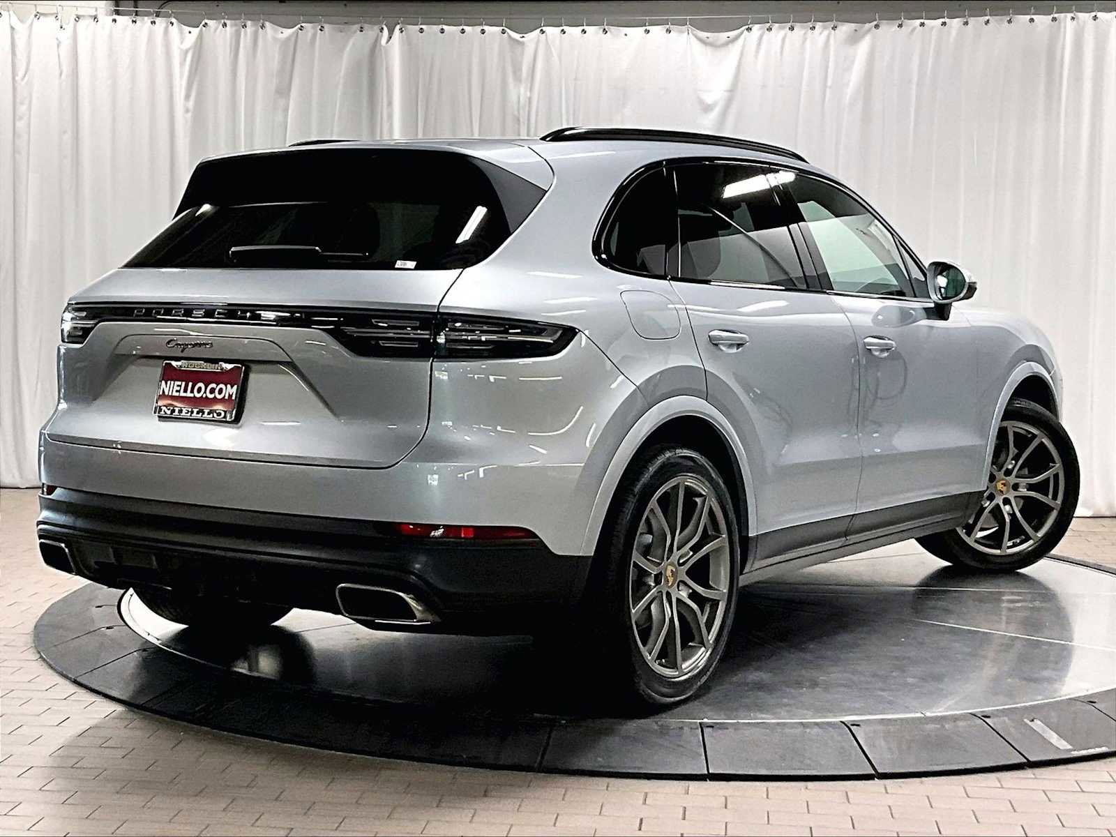 Used 2023 Porsche Cayenne image 9