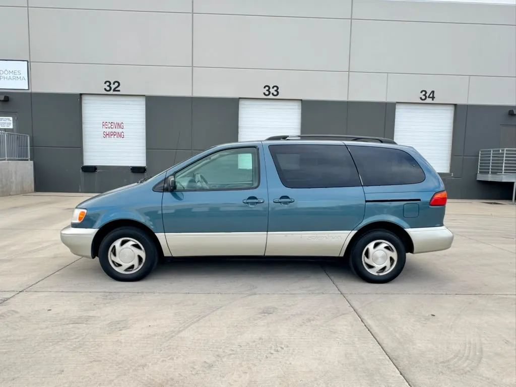 Used 2000 Toyota Sienna XLE w/ XLE Luxury Pkg FWD image 2