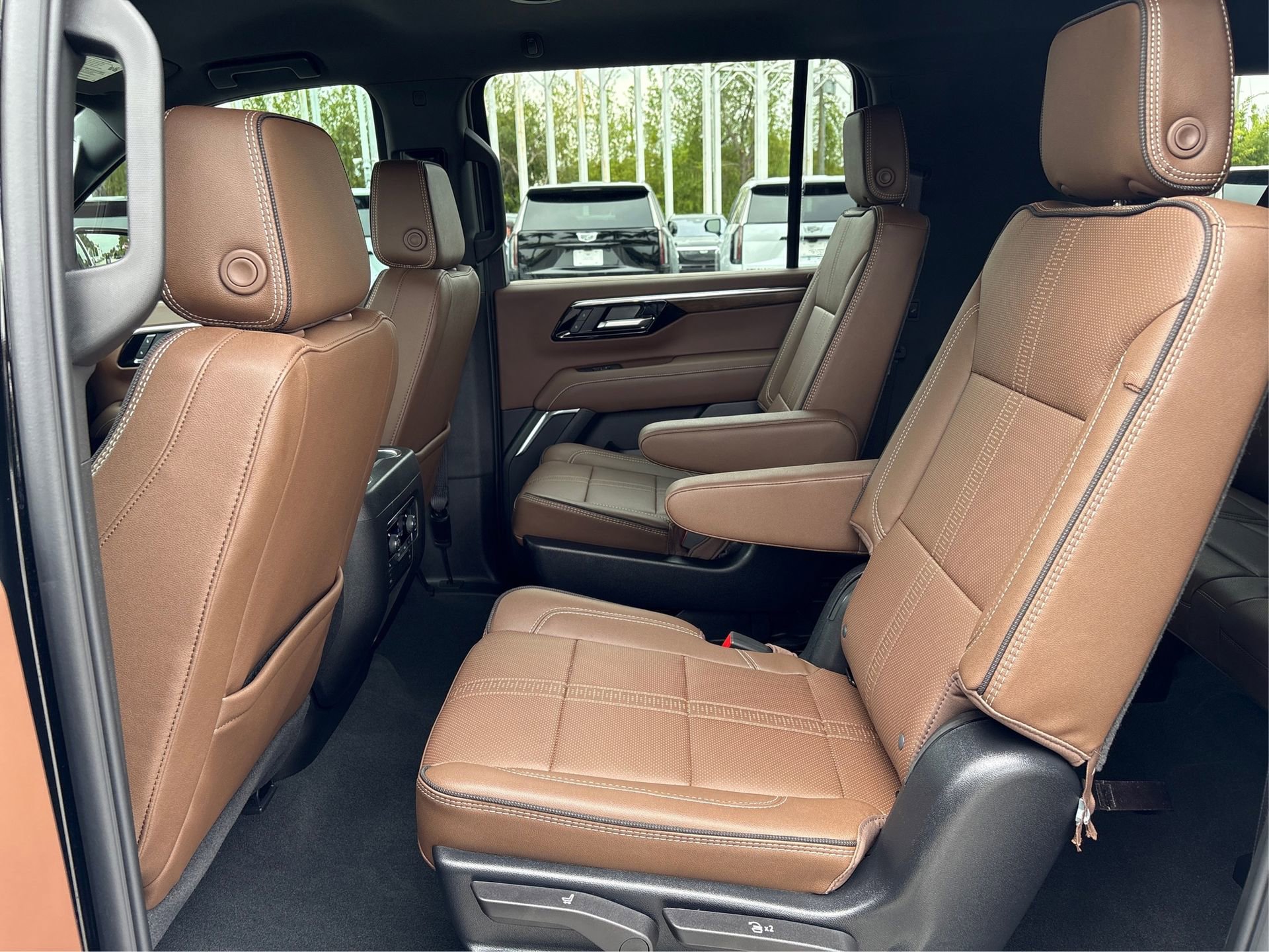 Used 2026 Chevrolet Suburban High Country image 10