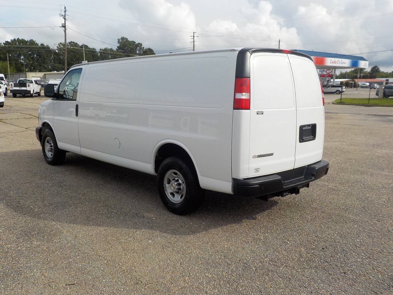 Used 2020 Chevrolet Express 2500 Extended w/ Enhanced Convenience Package RWD image 3