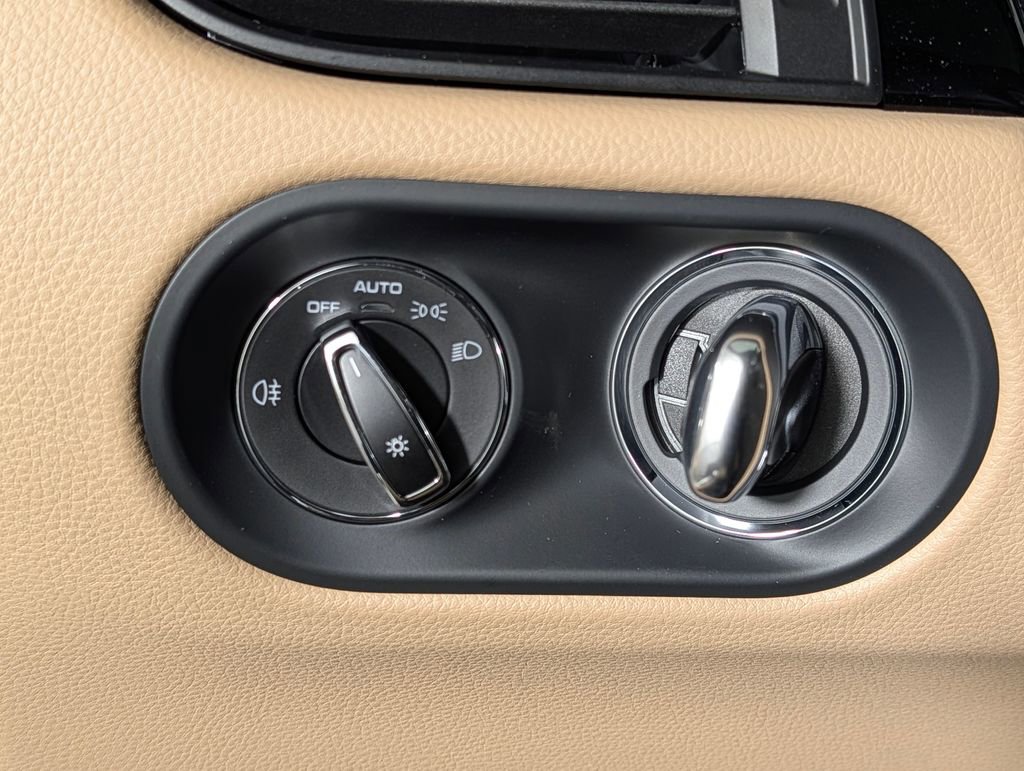 New 2026 Porsche Macan image 33