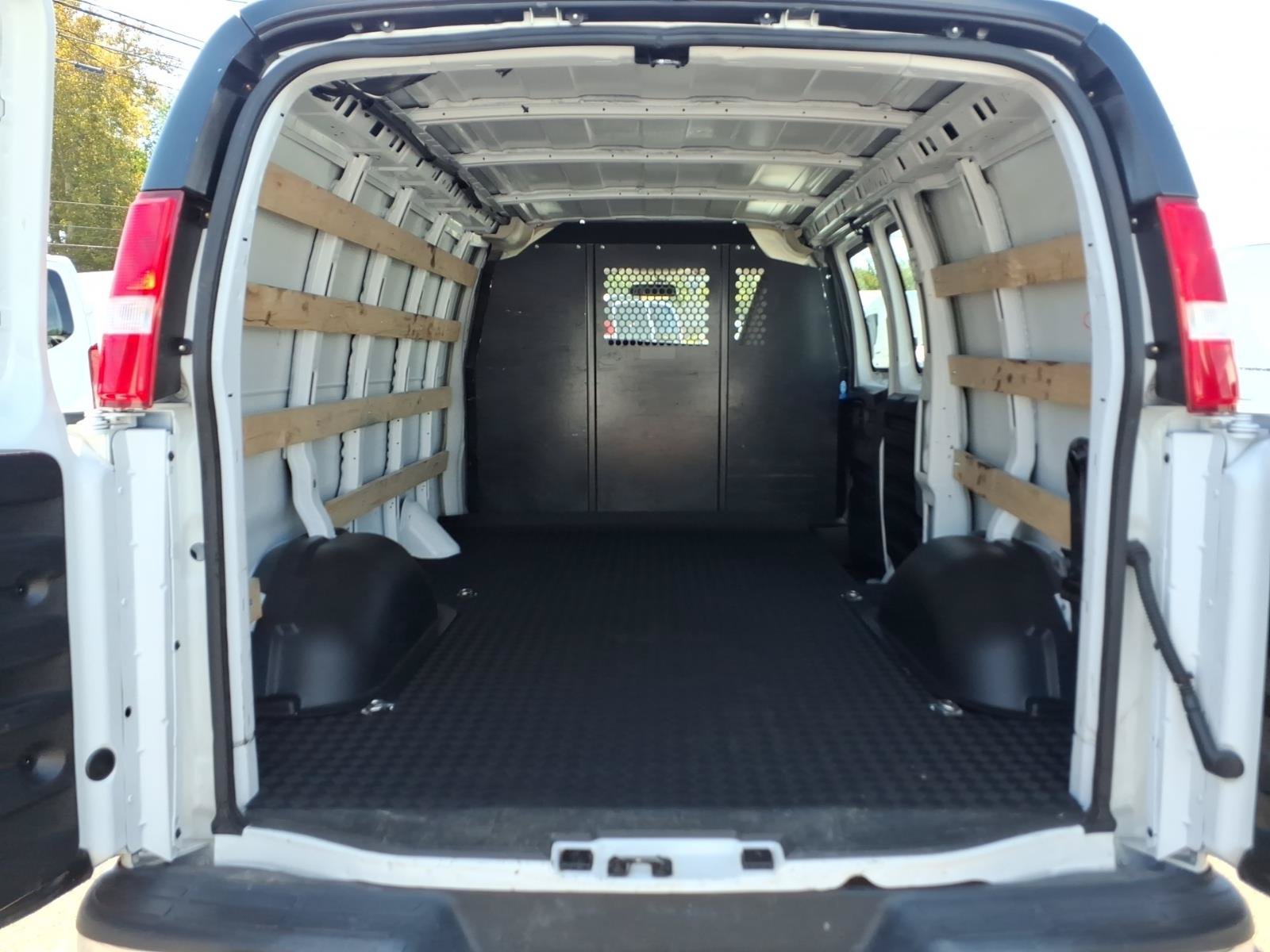 Used 2025 Chevrolet Express 2500 w/ Driver Convenience Package RWD image 17
