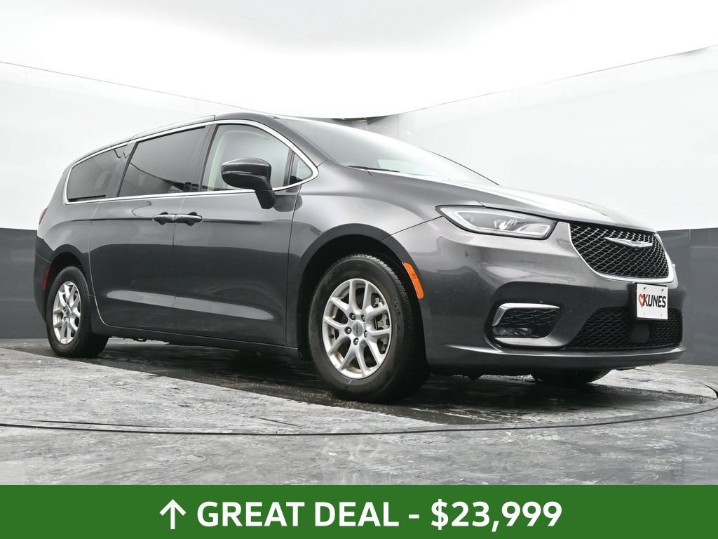 Used 2023 Chrysler Pacifica Touring-L image 43