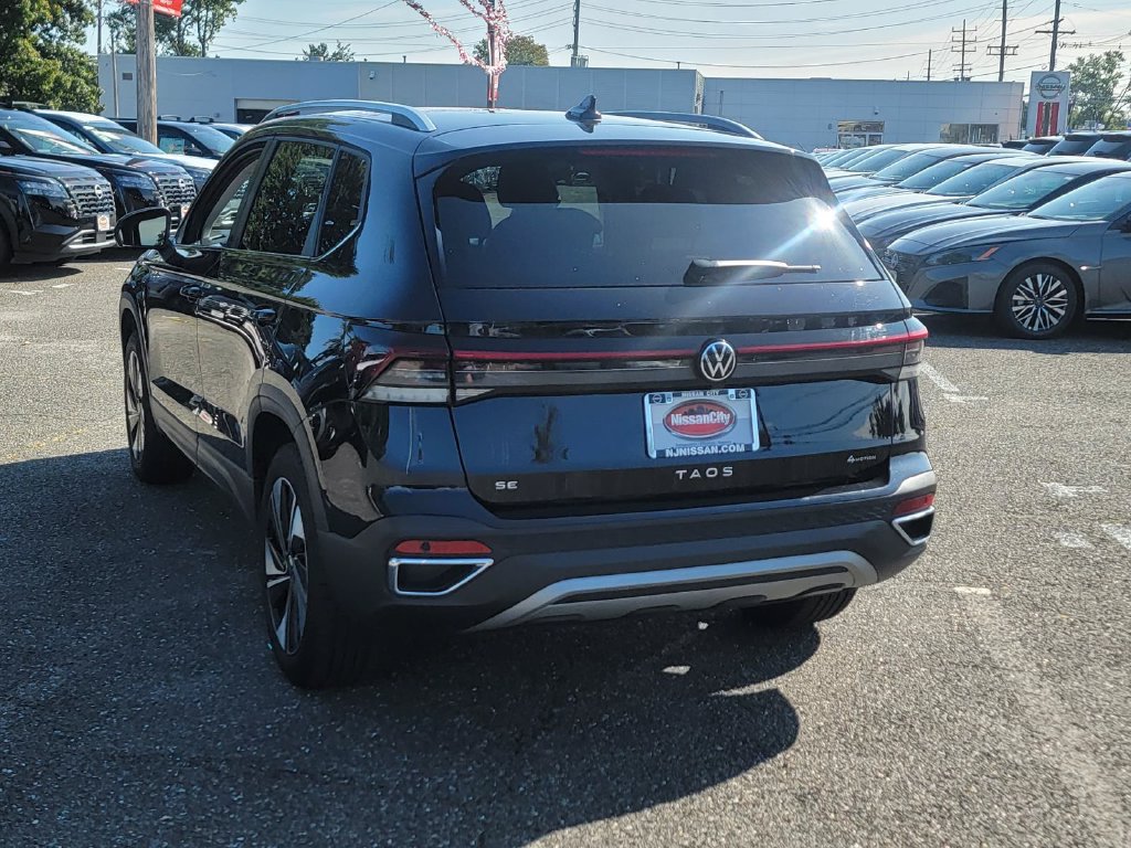 Used 2025 Volkswagen Taos SE AWD/4WD image 7