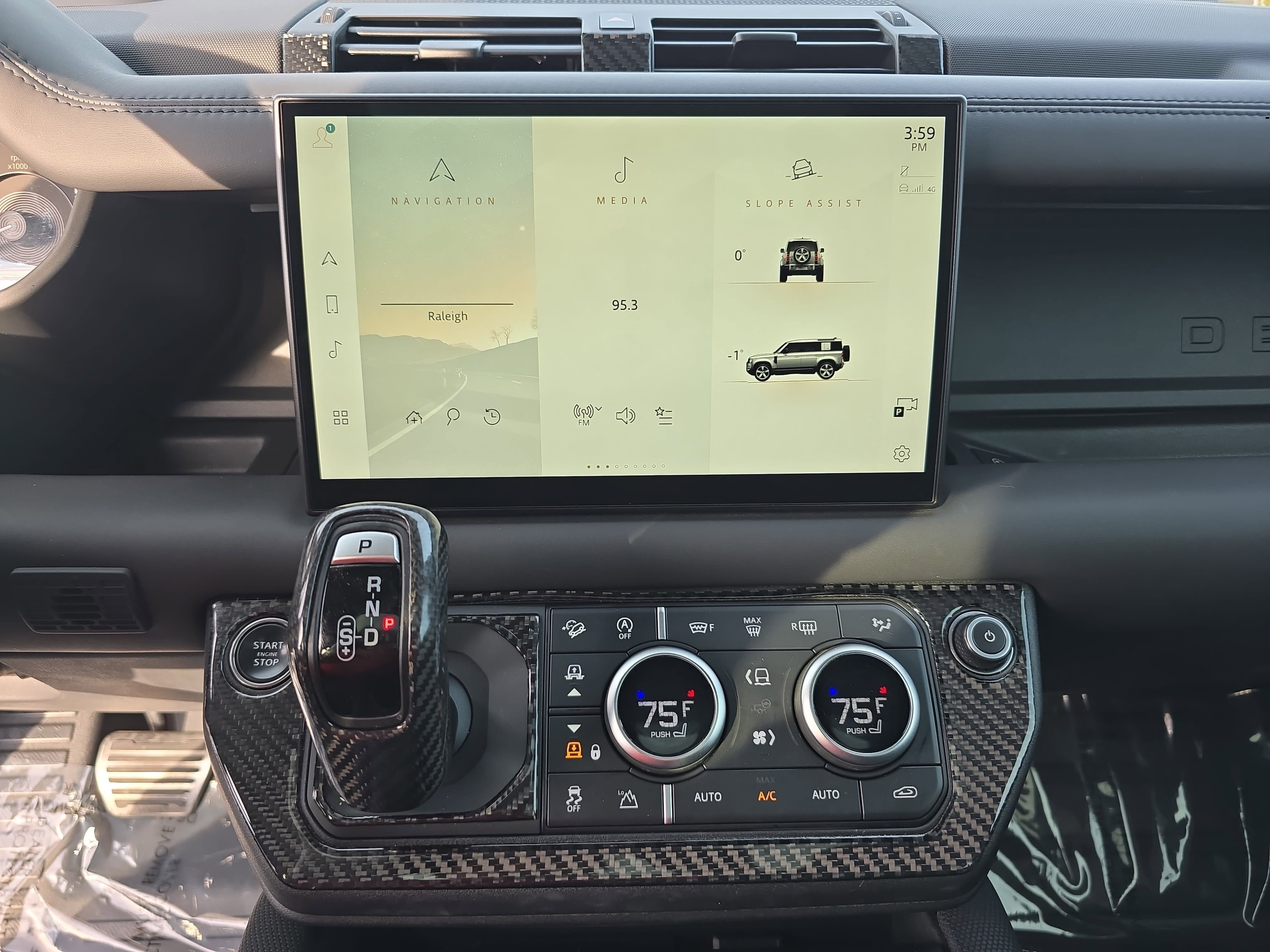 Used 2023 Land Rover Defender 110 V8 image 20