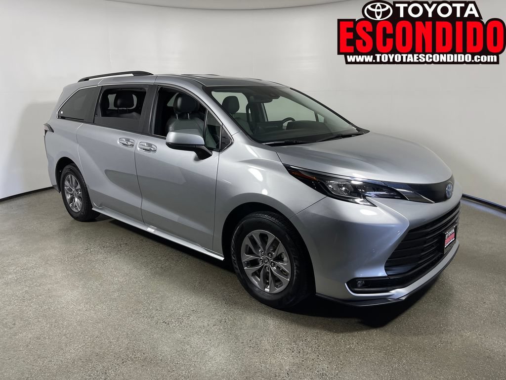 Certified 2025 Toyota Sienna XLE FWD image 1