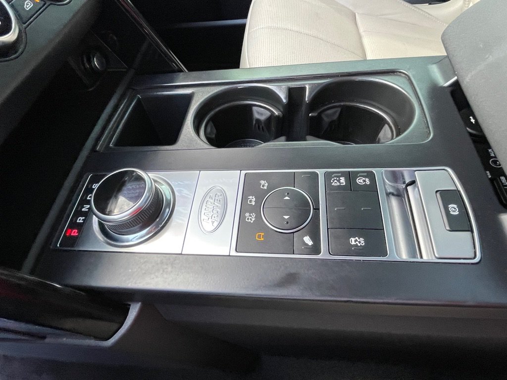 Used 2017 Land Rover Discovery SE AWD/4WD image 16