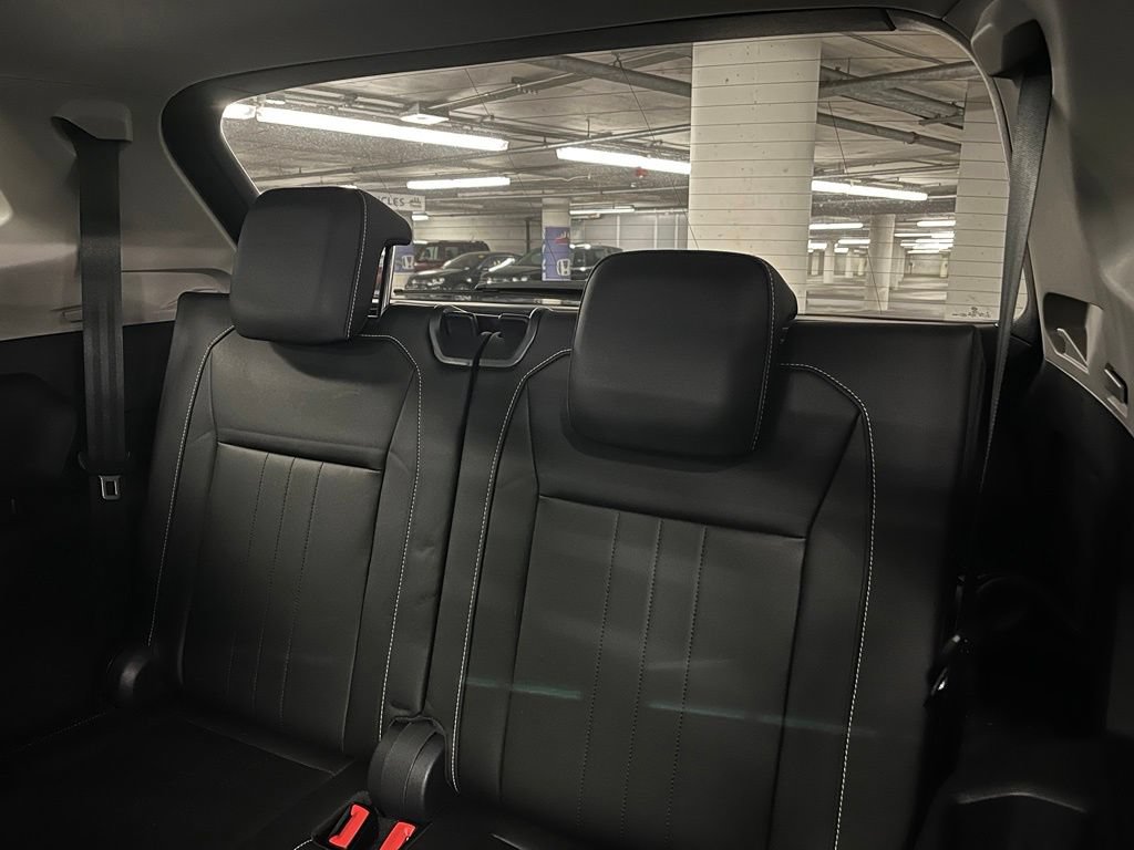 Used 2023 Volkswagen Tiguan SE w/ Panoramic Sunroof Package FWD image 23