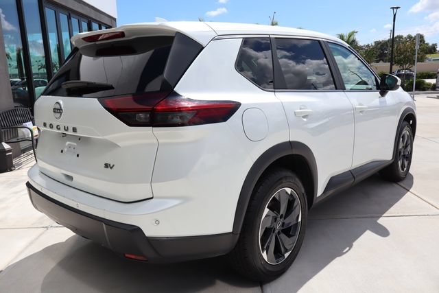 Used 2024 Nissan Rogue SV FWD image 3
