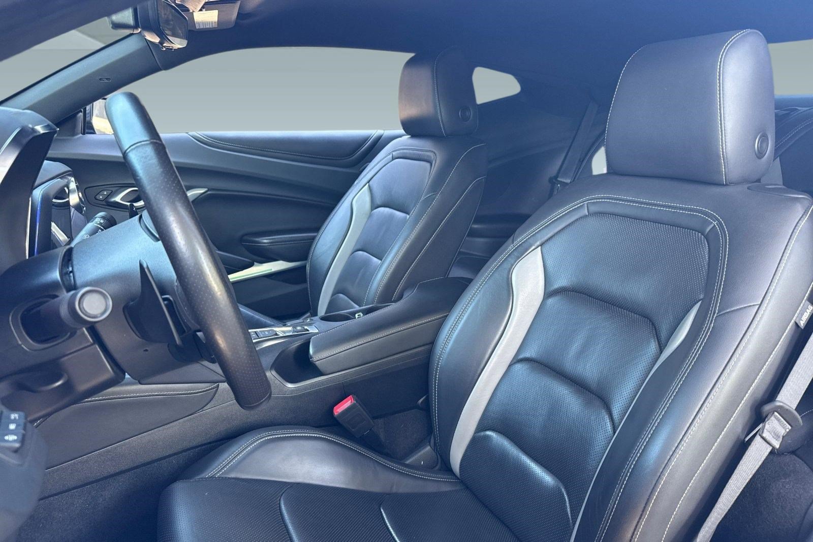 Used 2023 Chevrolet Camaro LT RWD image 5