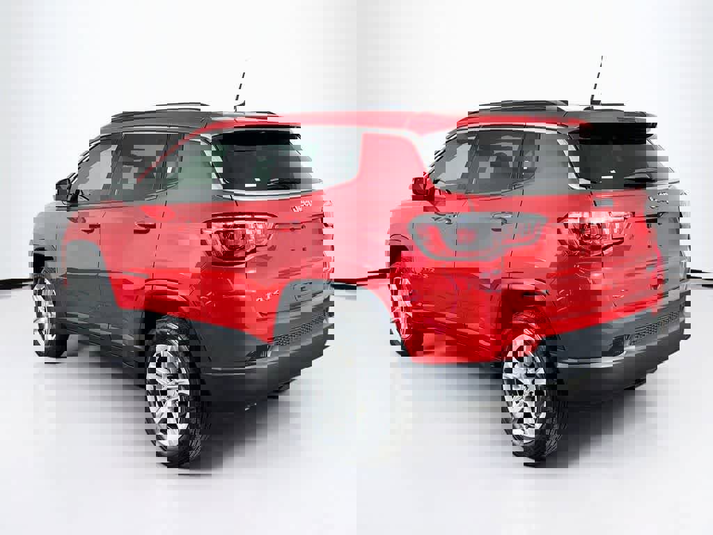 Used 2023 Jeep Compass Latitude AWD/4WD image 4