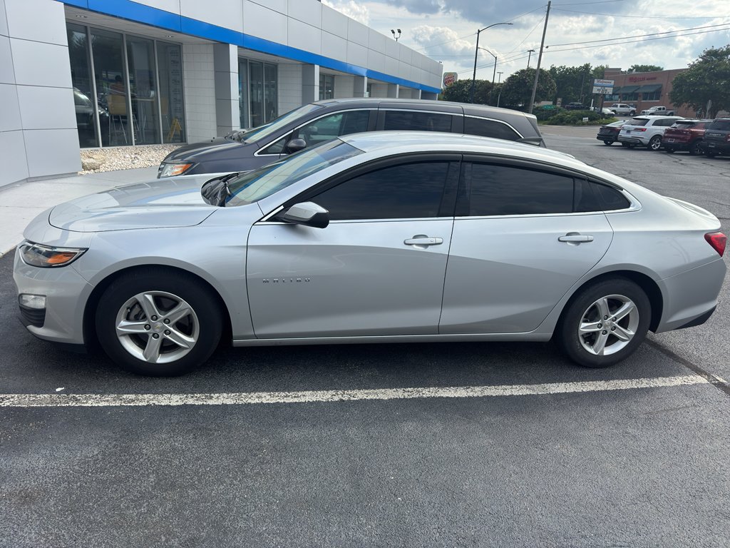 Used 2021 Chevrolet Malibu LS FWD image 2