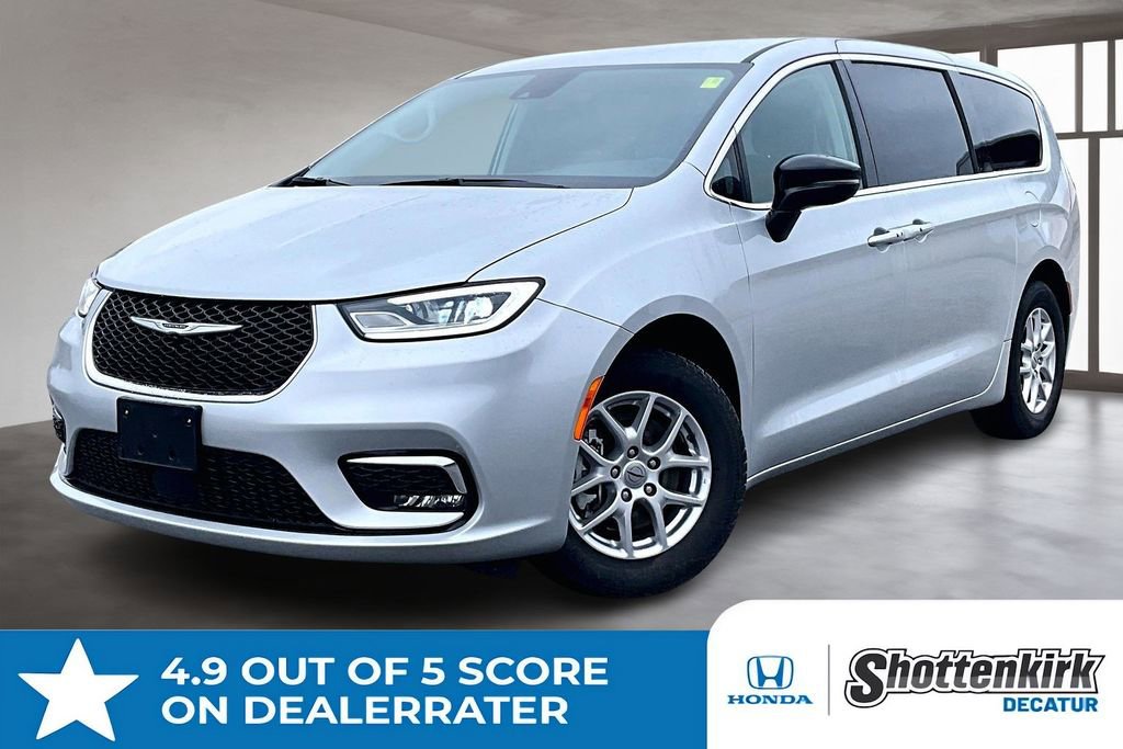 Used 2024 Chrysler Pacifica Touring-L image 1