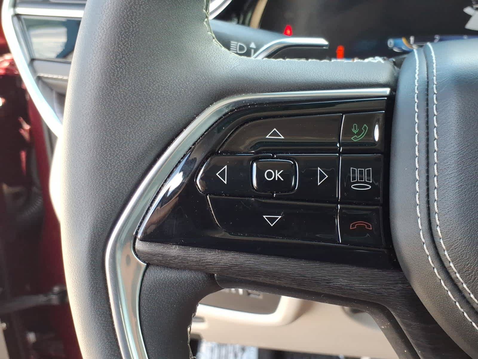 Used 2023 Jeep Grand Cherokee Overland AWD/4WD image 38