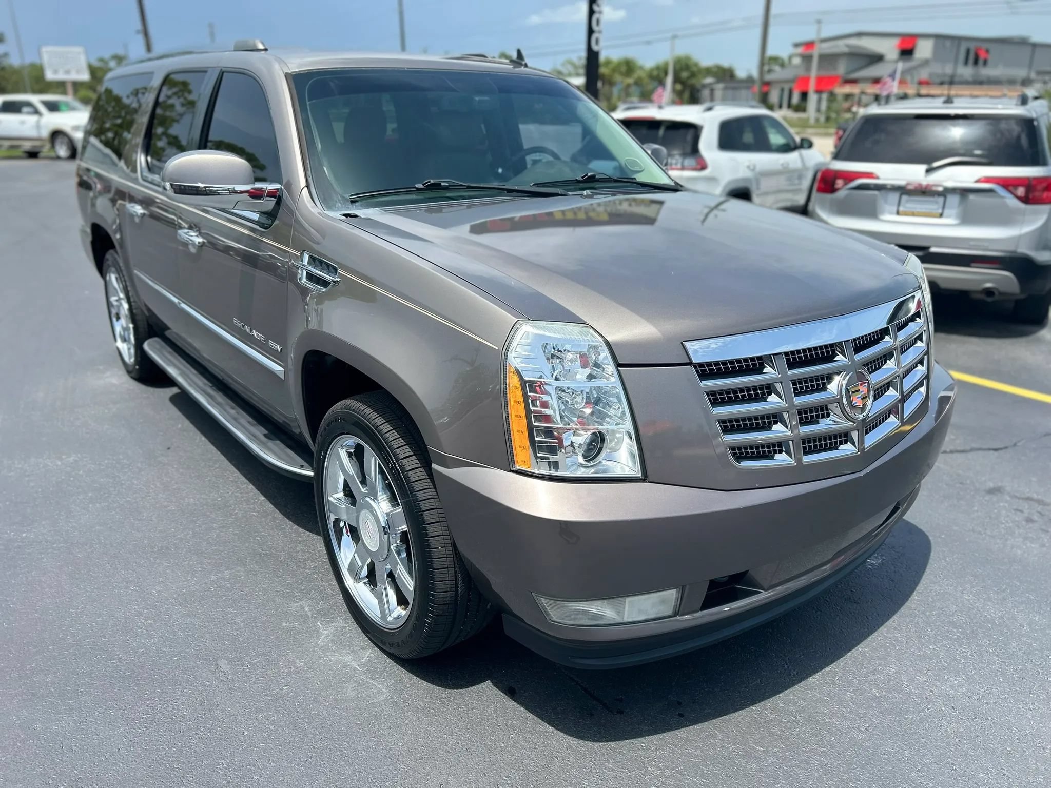 Used 2013 Cadillac Escalade ESV Luxury RWD image 14