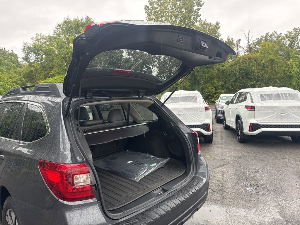 Used 2018 Subaru Outback 3.6R Limited image 12