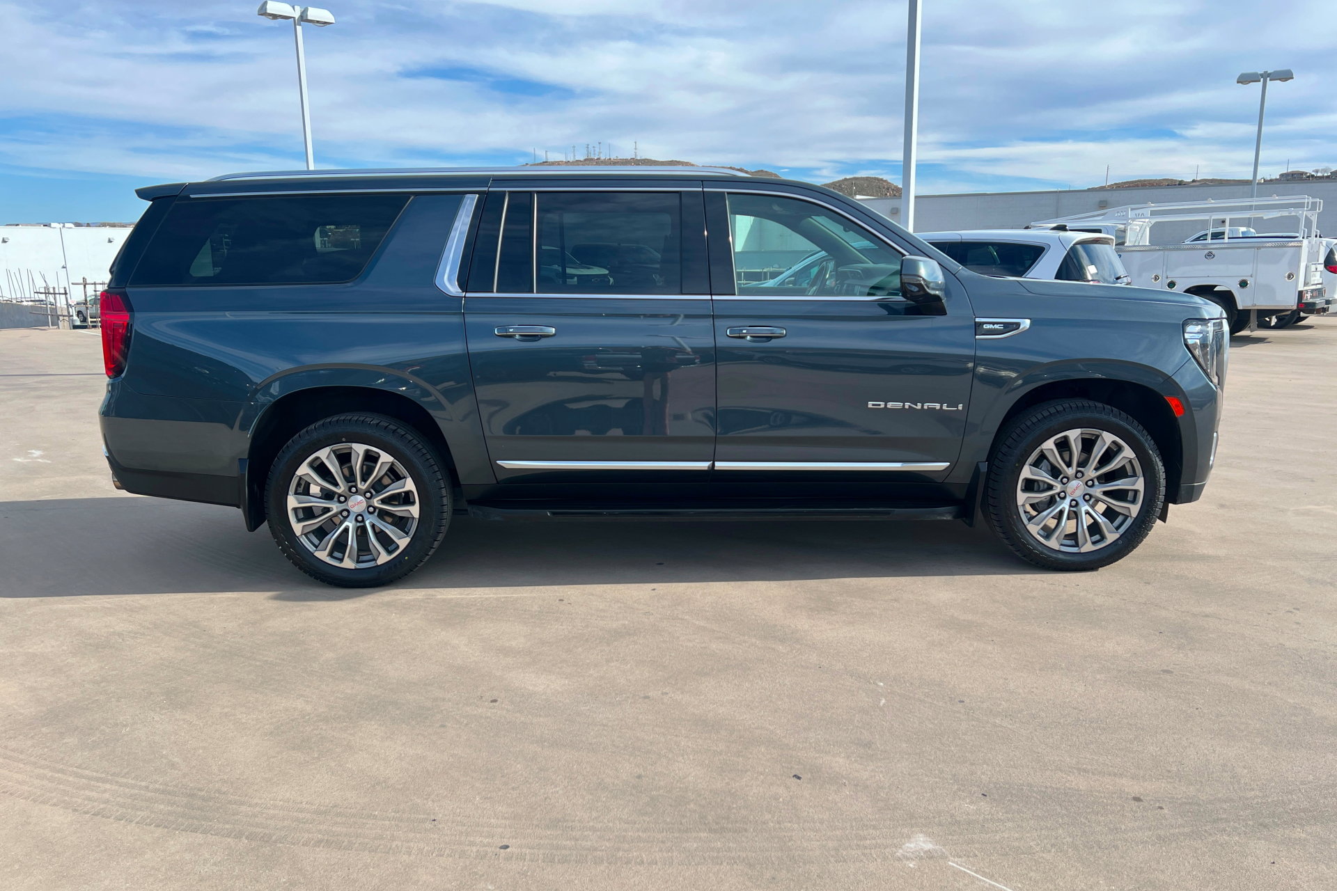 Used 2021 GMC Yukon XL Denali image 7
