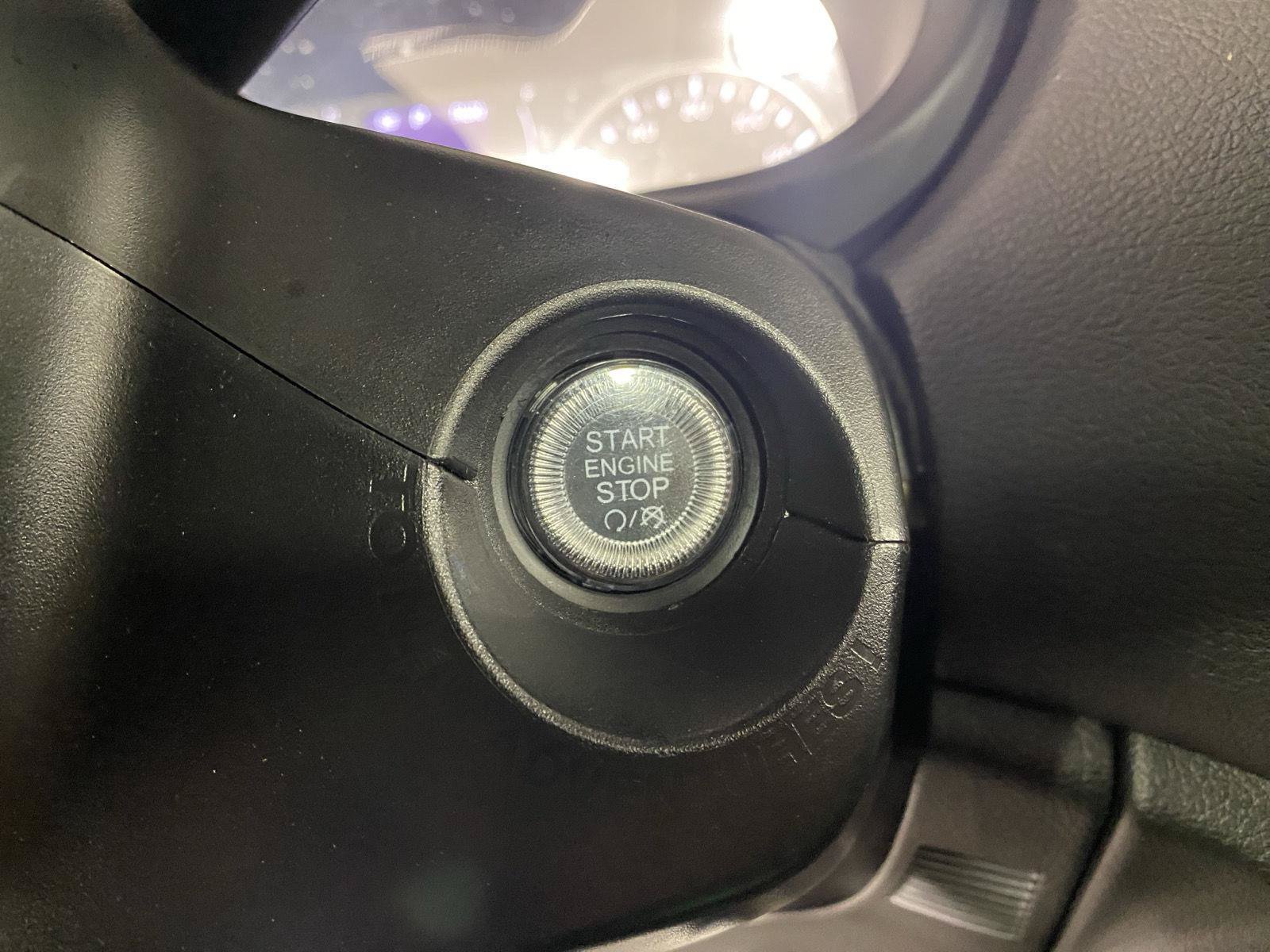 Used 2023 Jeep Renegade Latitude AWD/4WD image 16