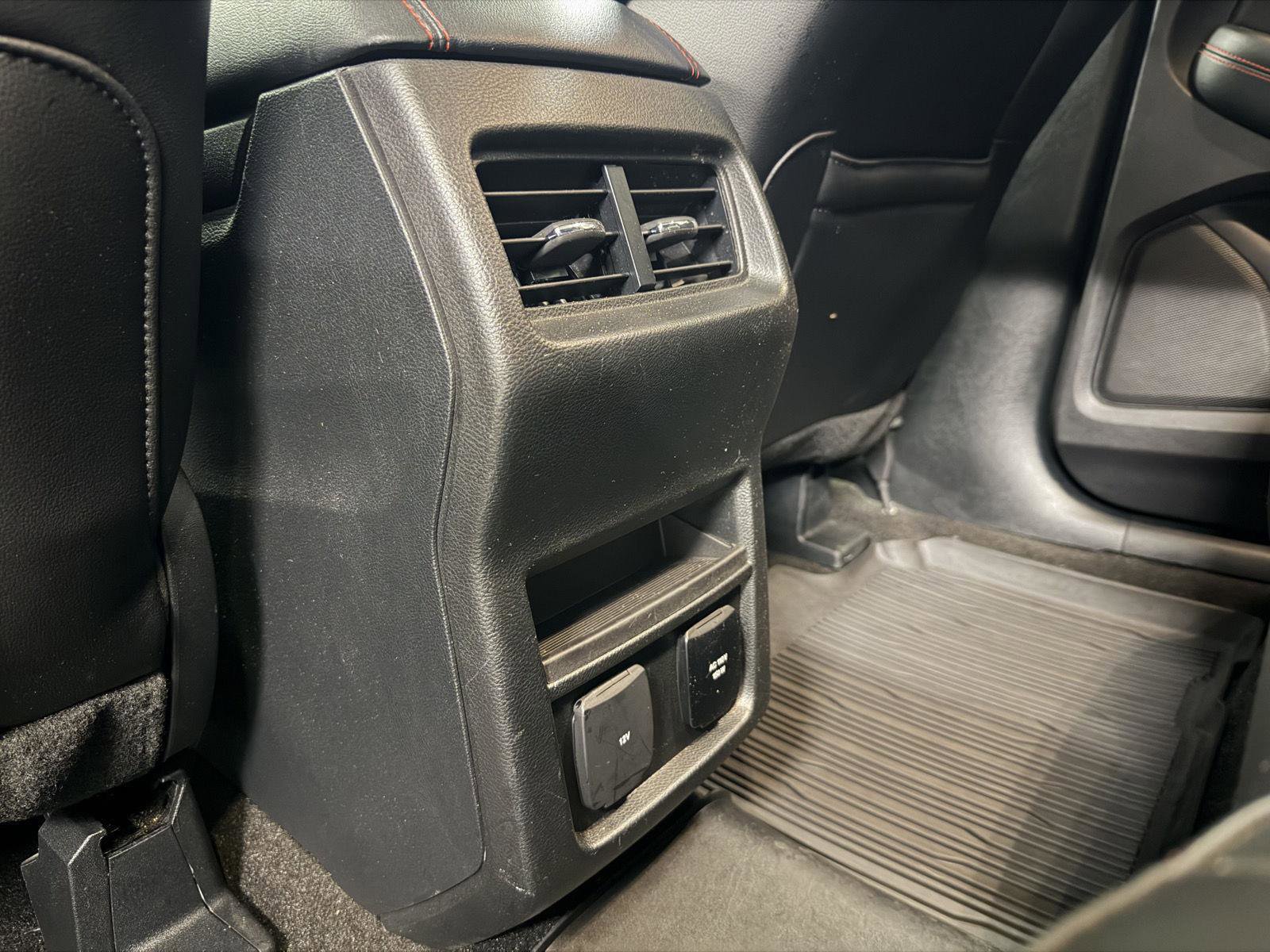 Used 2020 Ford Edge ST-Line w/ Cold Weather Package AWD/4WD image 14