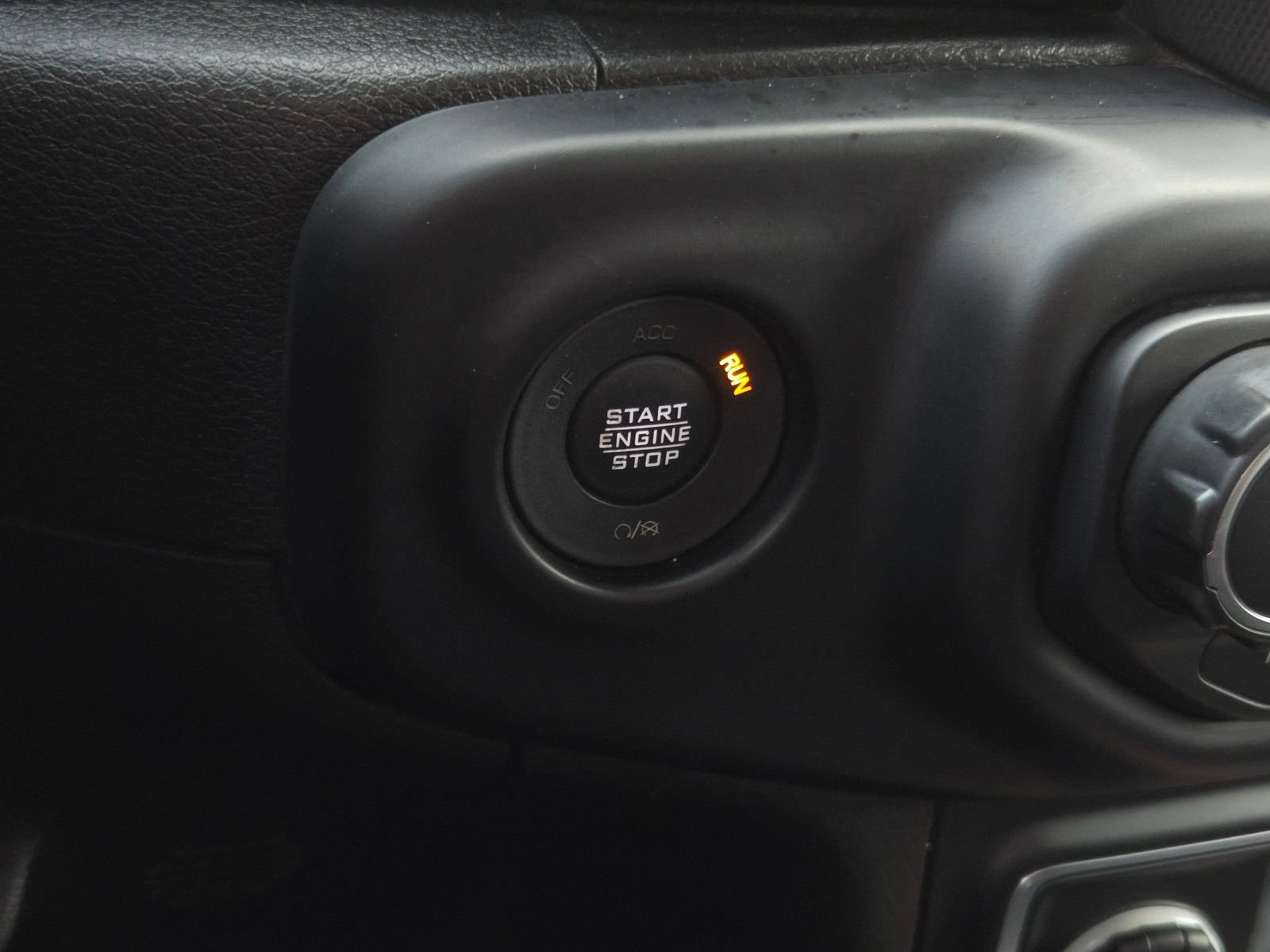 Used 2021 Jeep Wrangler Unlimited Sahara w/ Cold Weather Group AWD/4WD image 21