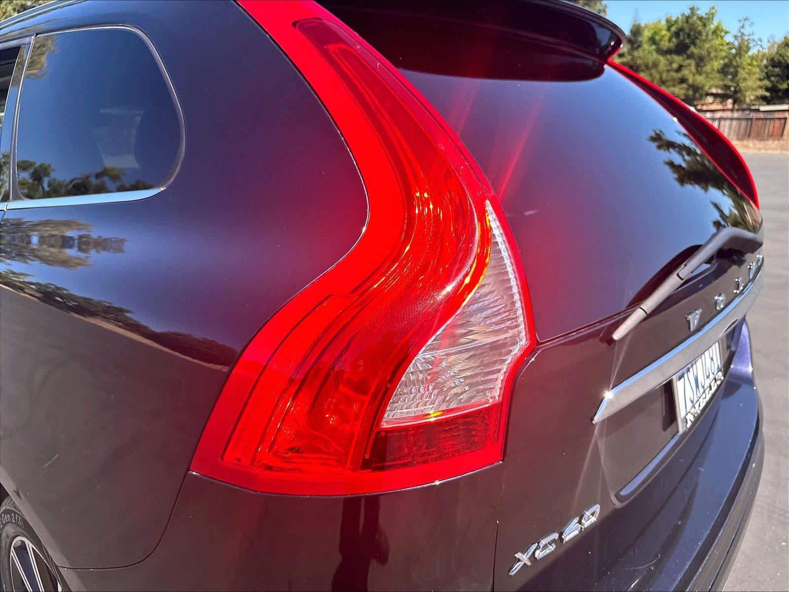 Used 2016 Volvo XC60 T5 Premier w/ Proximity Package FWD image 32