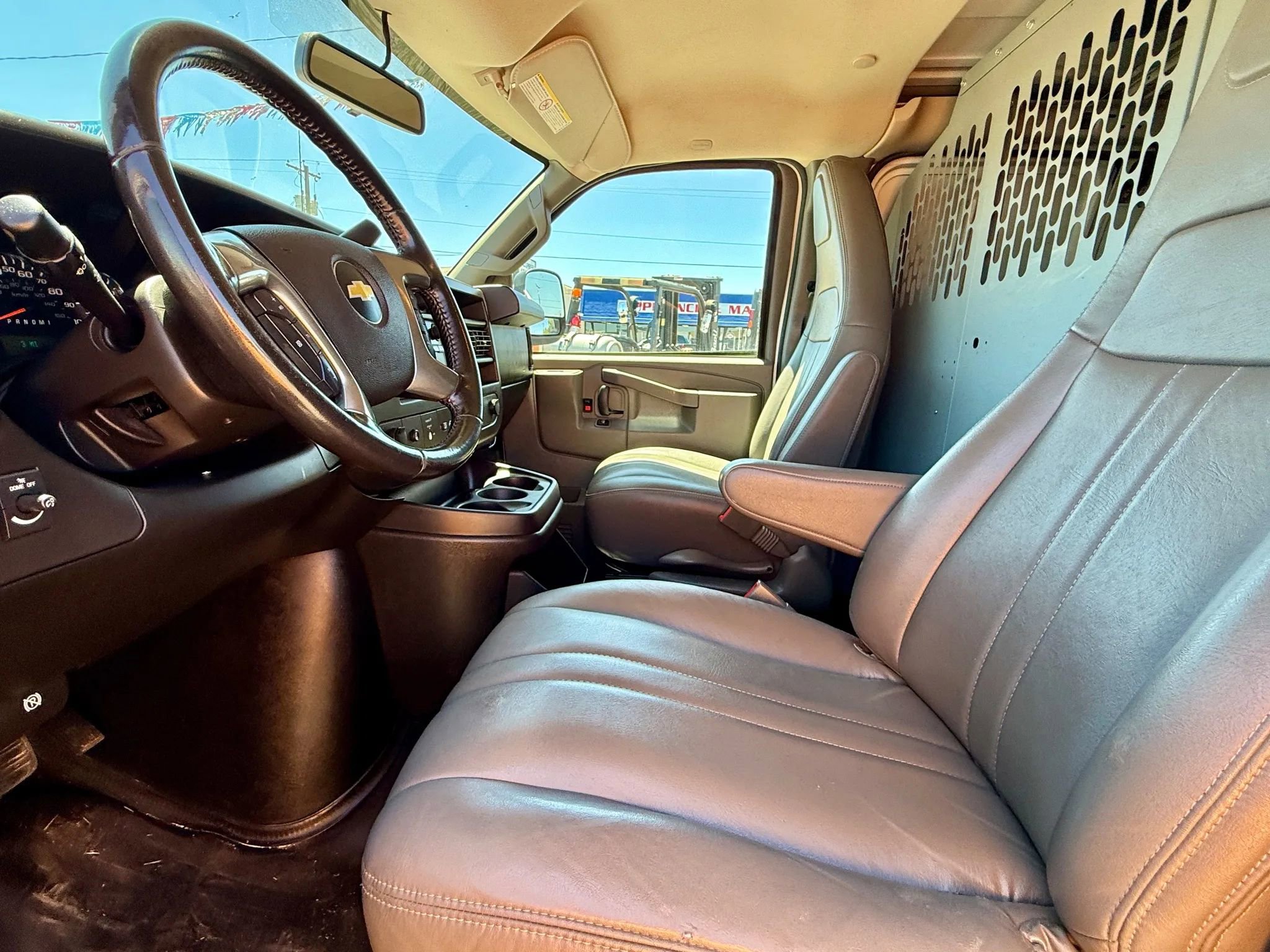 Used 2017 Chevrolet Express 2500 Van 3D image 9