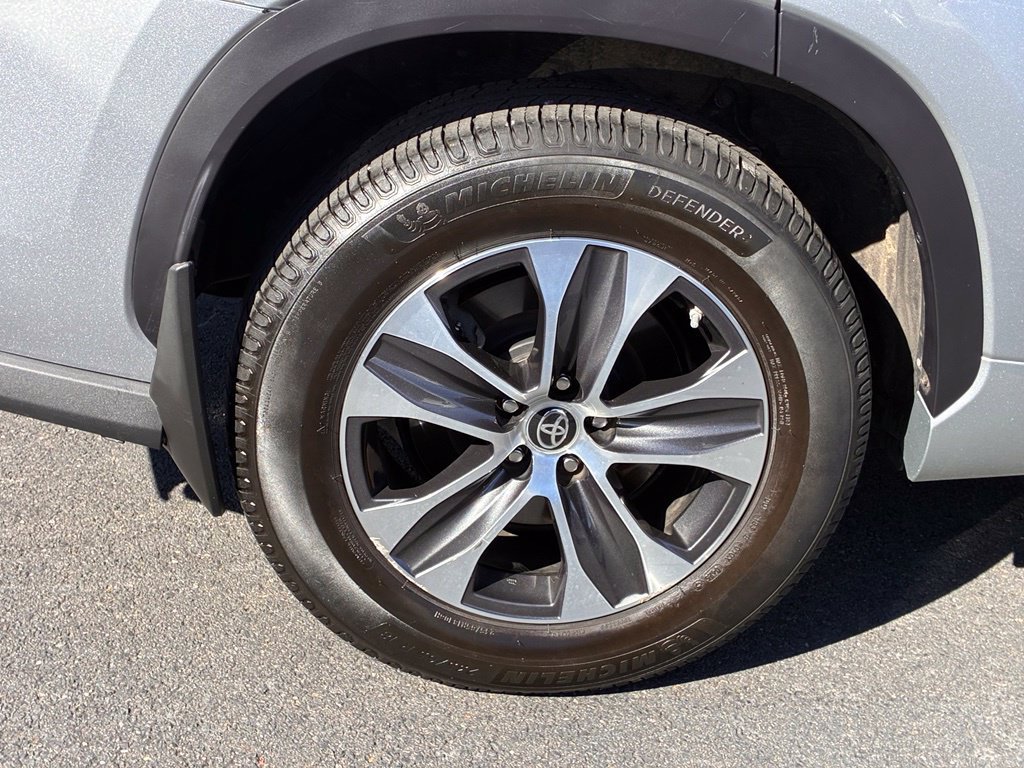 Used 2021 Toyota Highlander XLE AWD/4WD image 52