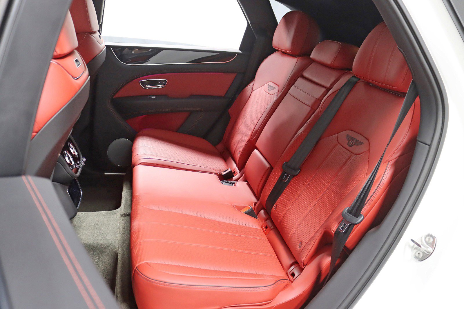 Used 2022 Bentley Bentayga image 36