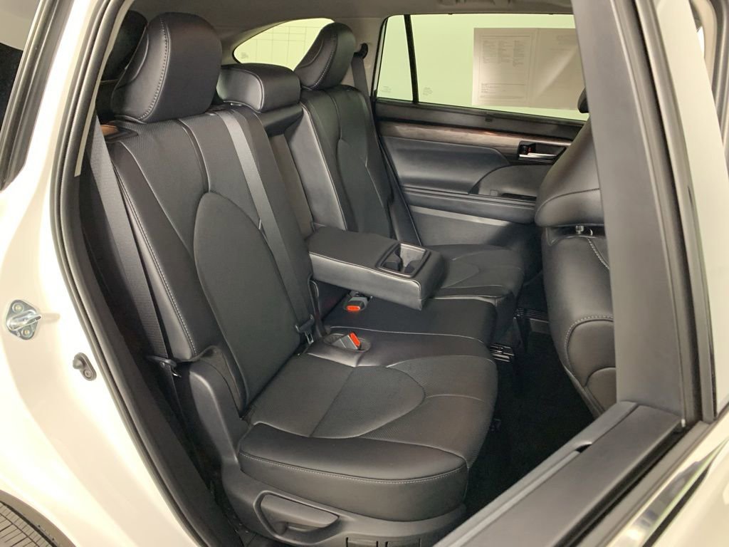 Used 2026 Toyota Highlander Limited image 40