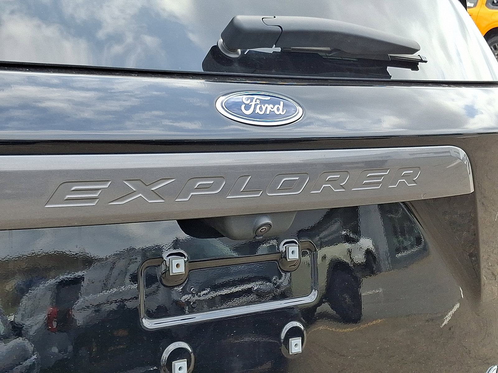 Used 2021 Ford Explorer XLT w/ Equipment Group 202A image 30