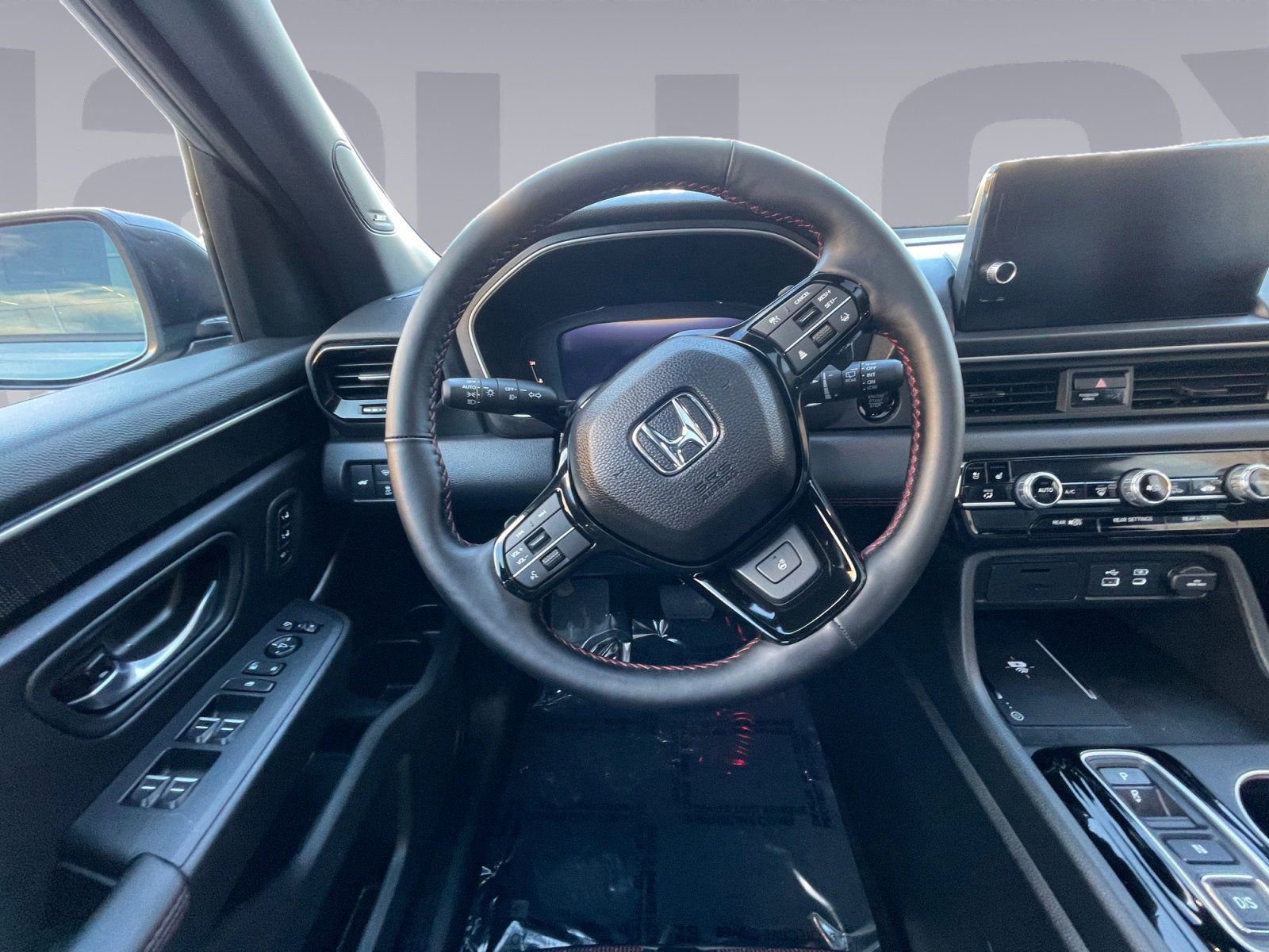 Used 2025 Honda Pilot Black Edition image 13