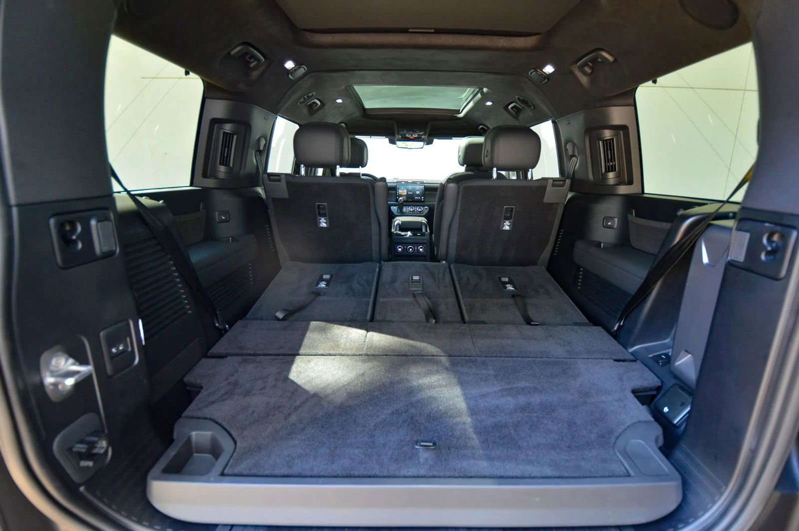 Used 2025 Land Rover Defender 130 V8 image 67