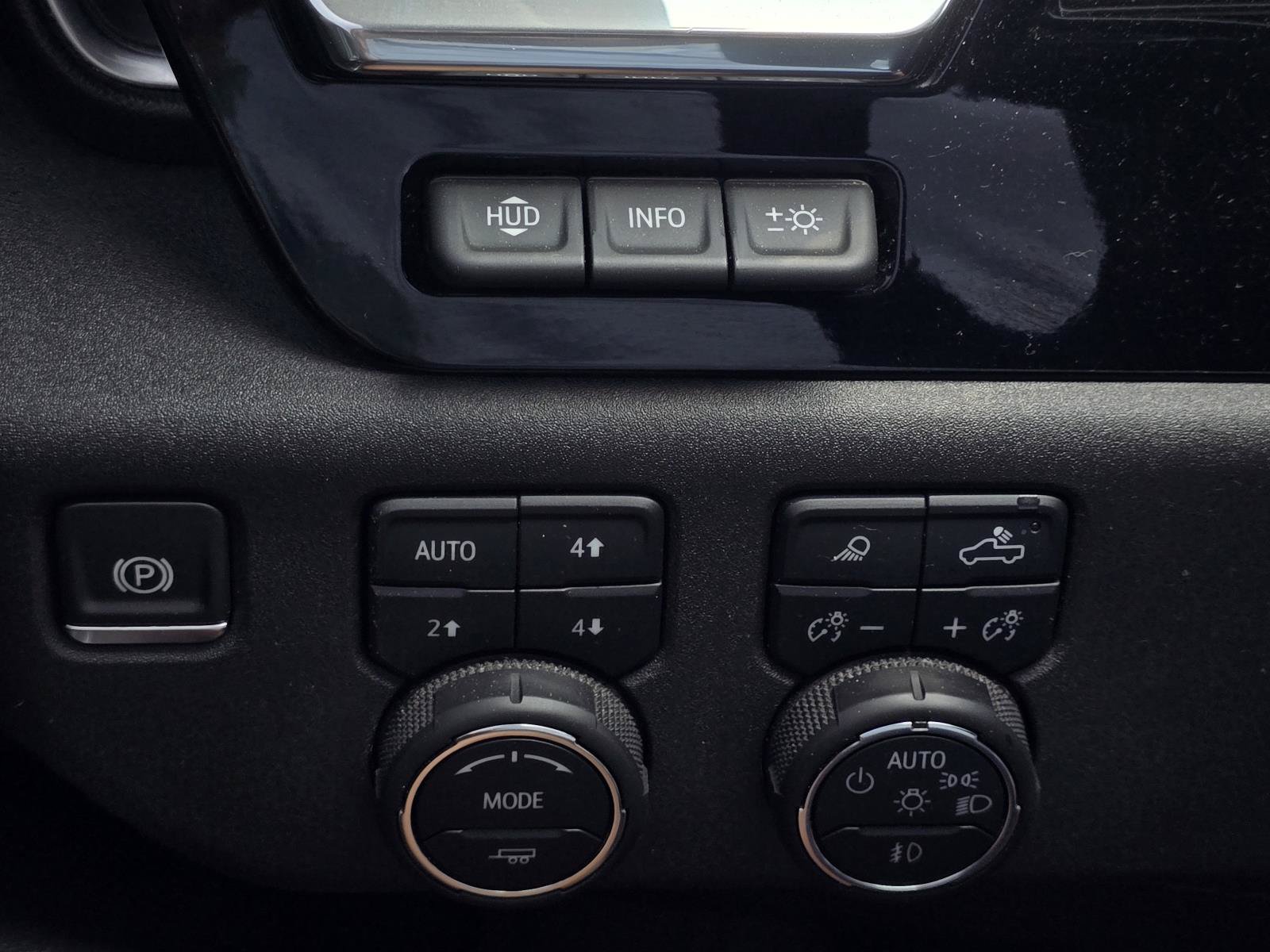 Used 2025 Chevrolet Silverado 1500 High Country AWD/4WD image 22