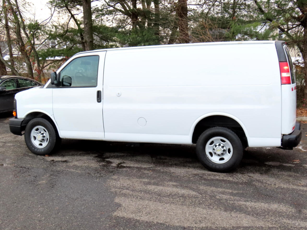 Used 2013 Chevrolet Express 2500 image 3