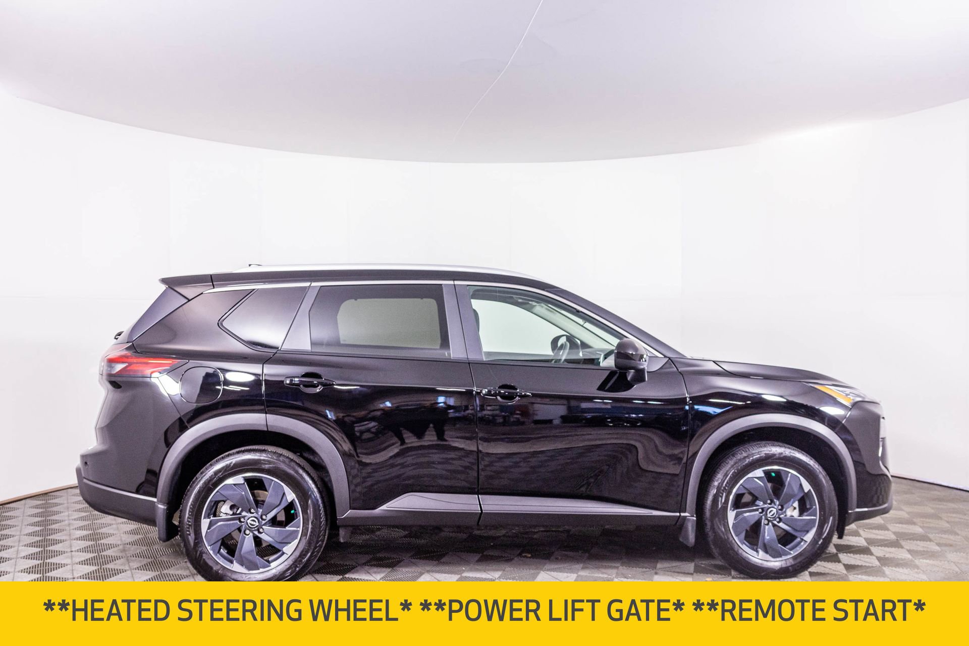 Used 2024 Nissan Rogue SV w/ SV Premium Package image 9