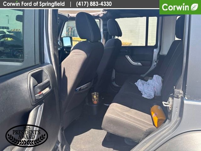 Used 2018 Jeep Wrangler Unlimited Sahara w/ Connectivity Group AWD/4WD image 12