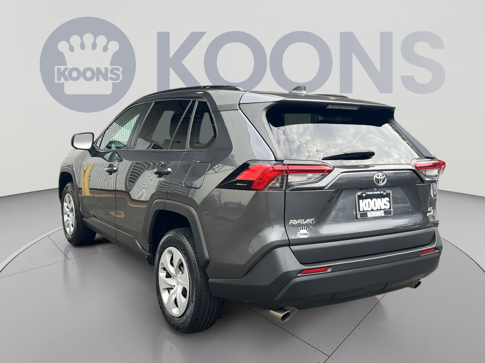Used 2019 Toyota RAV4 LE AWD/4WD image 4