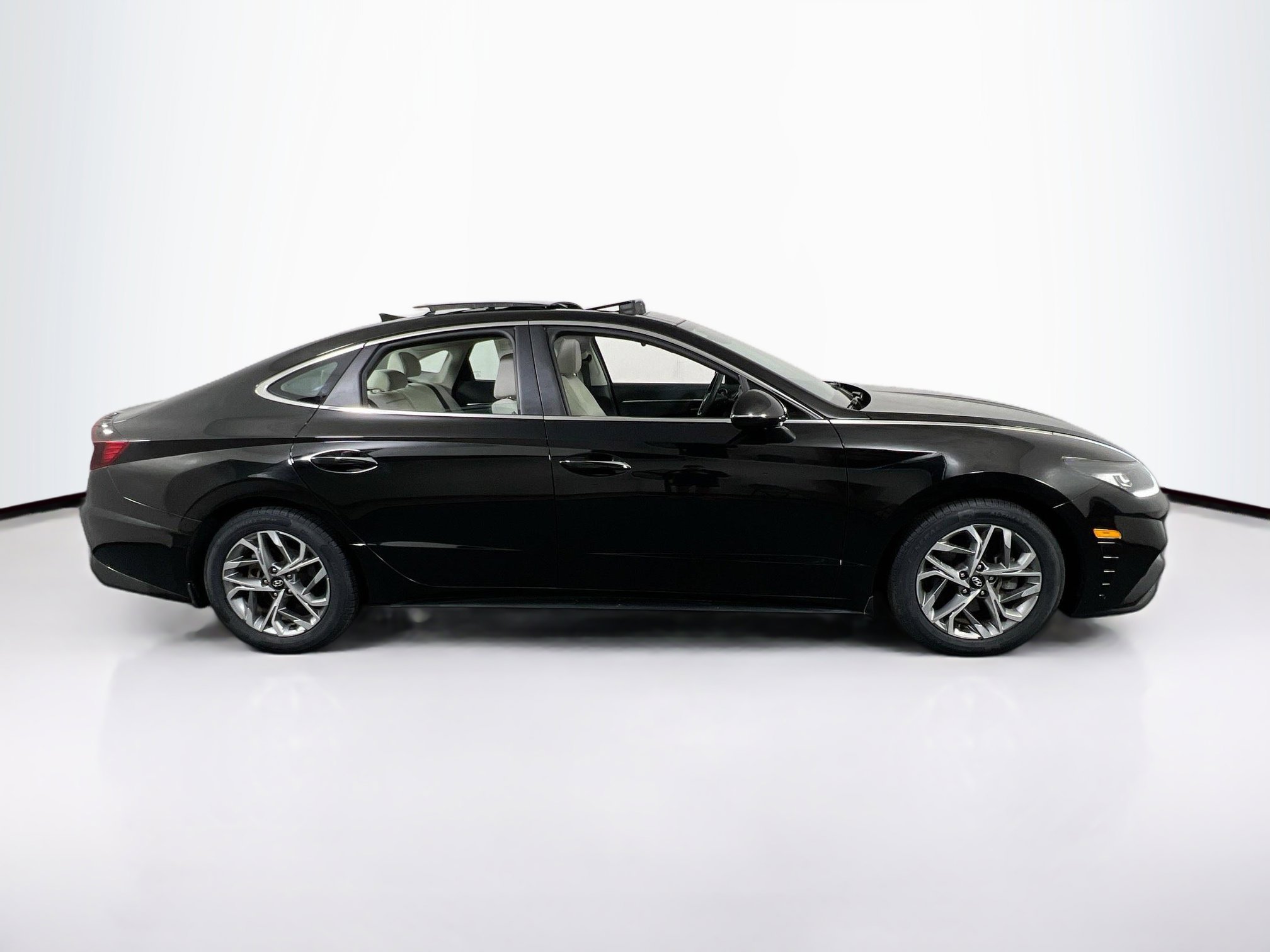 Used 2022 Hyundai Sonata SEL w/ Convenience Package image 4