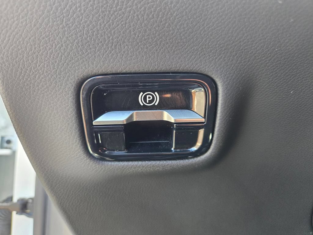 Used 2025 Mercedes-Benz E 350 4MATIC Sedan image 22