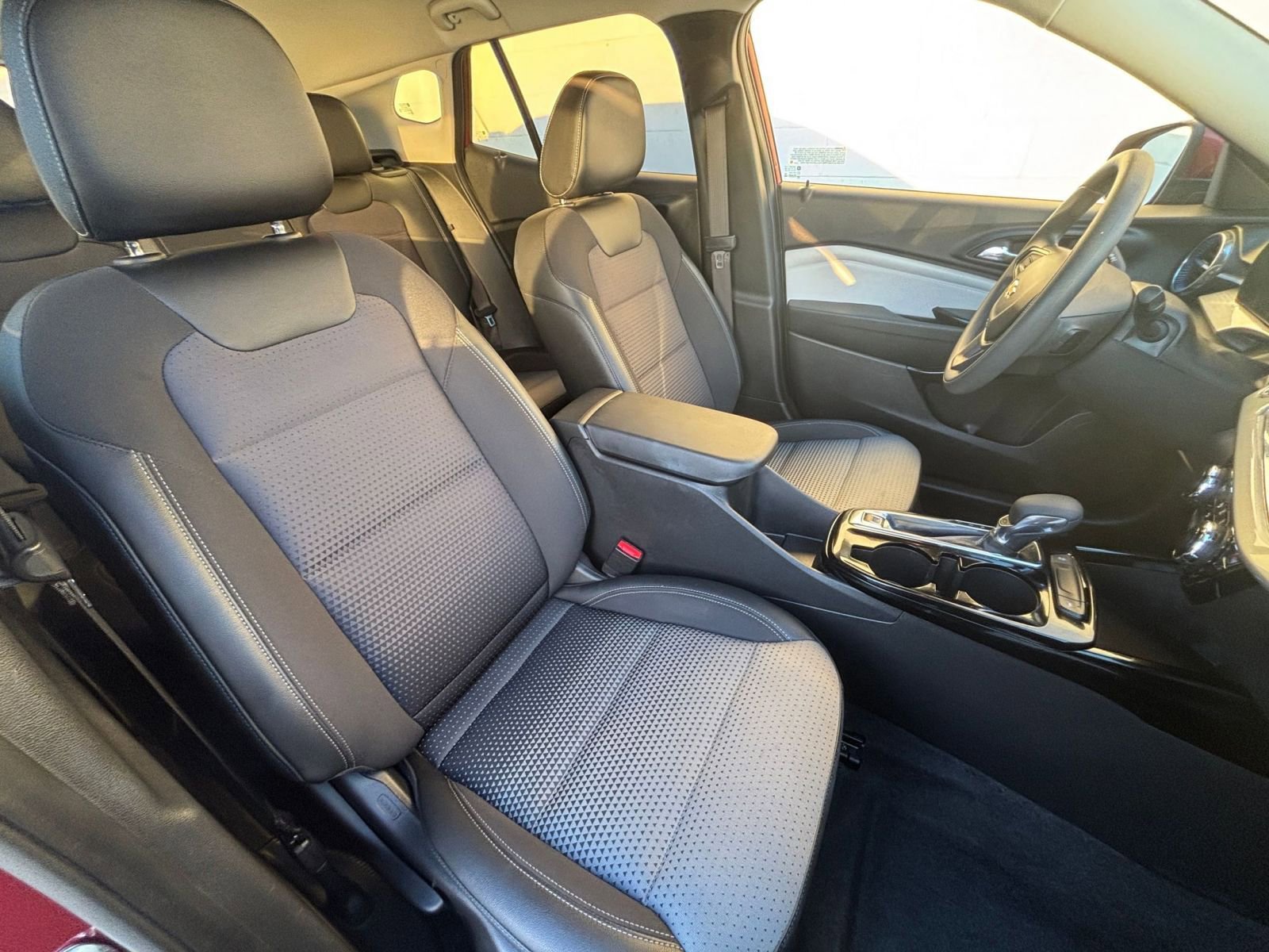 Used 2025 Chevrolet Trax LT image 36