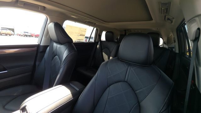 New 2026 Toyota Highlander Platinum AWD/4WD image 14