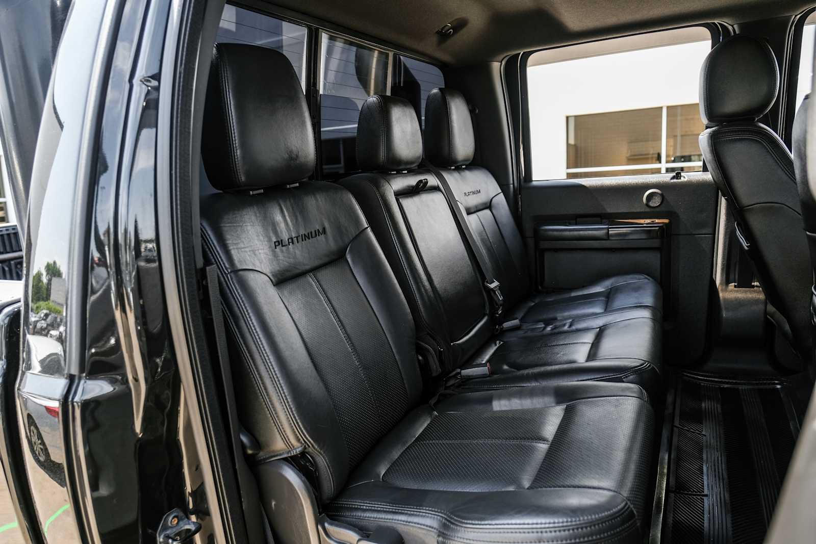 Used 2014 Ford F250 Platinum w/ FX4 Off-Road Package AWD/4WD image 23