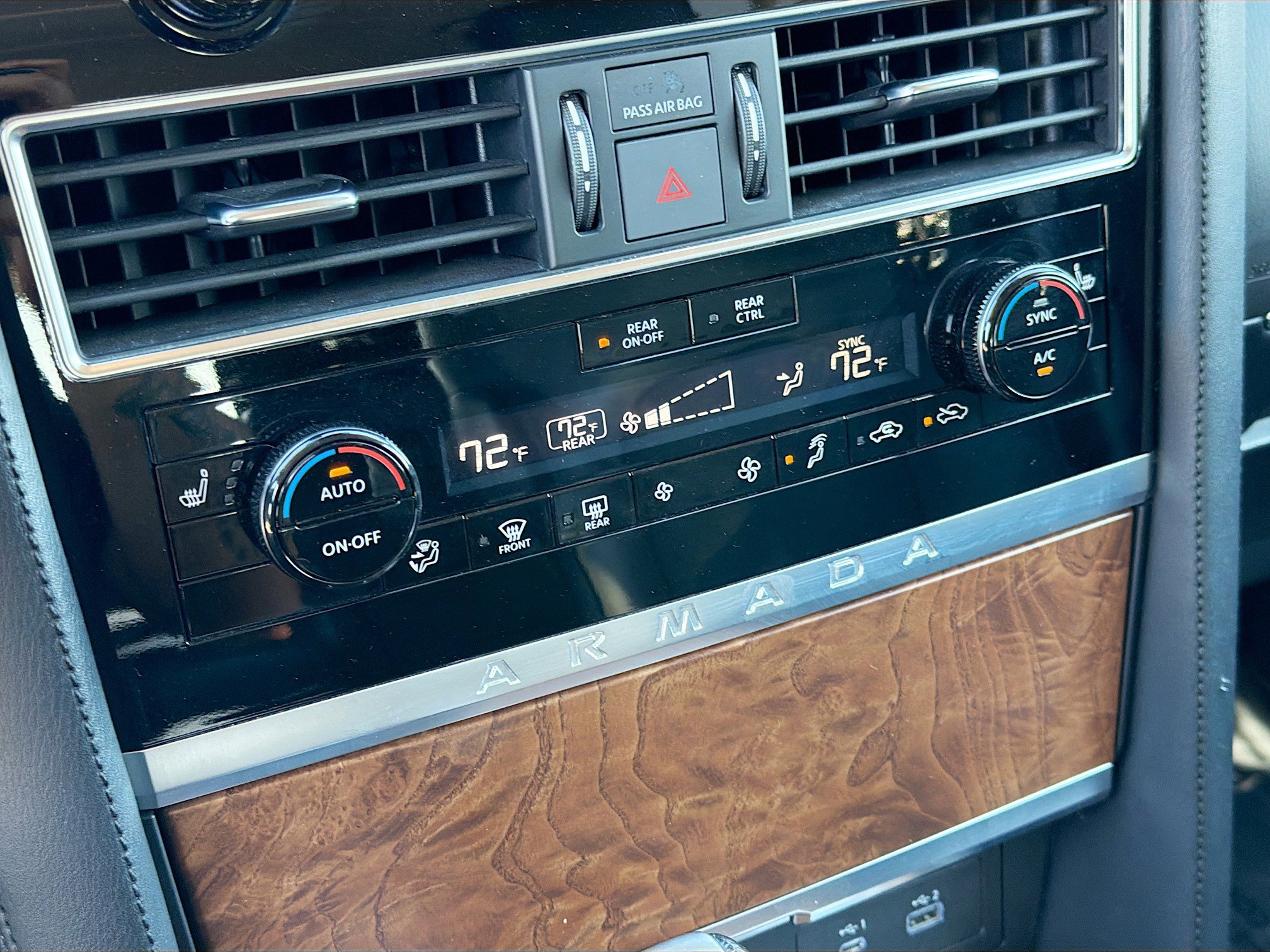 Used 2023 Nissan Armada SL w/ Captain's Chairs Package image 34