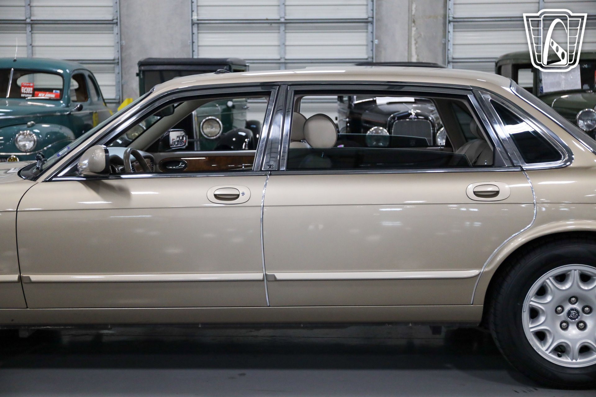 Used 2001 Jaguar XJ8 image 26