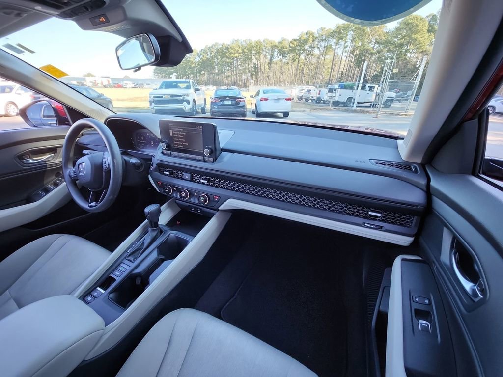 Used 2023 Honda Accord EX image 32