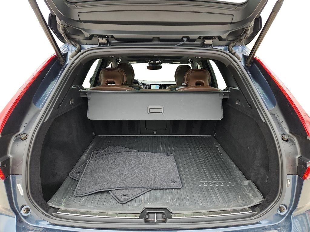 Used 2022 Volvo XC60 B5 Inscription w/ Climate Package image 28