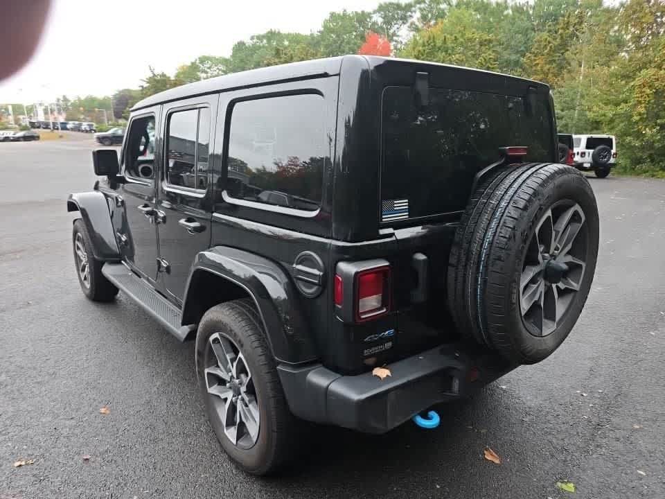 Used 2024 Jeep Wrangler Unlimited w/ Convenience Group AWD/4WD image 3