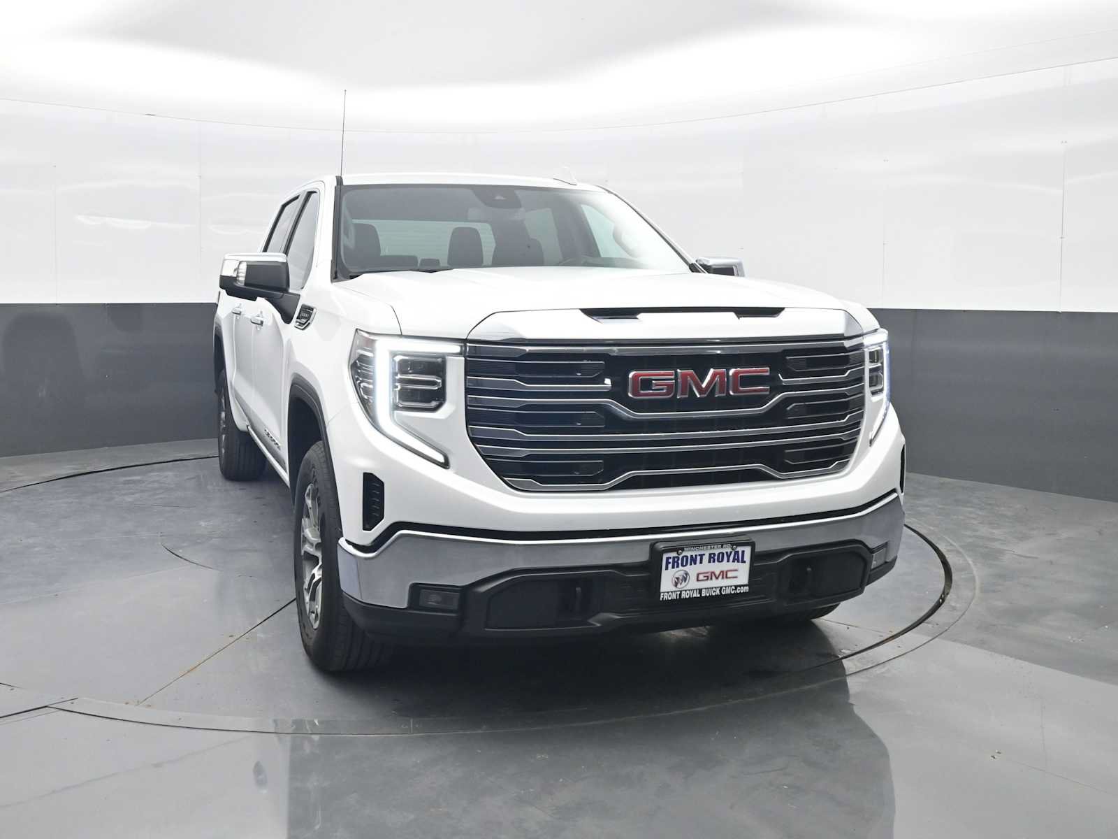 Used 2025 GMC Sierra 1500 SLT AWD/4WD image 2