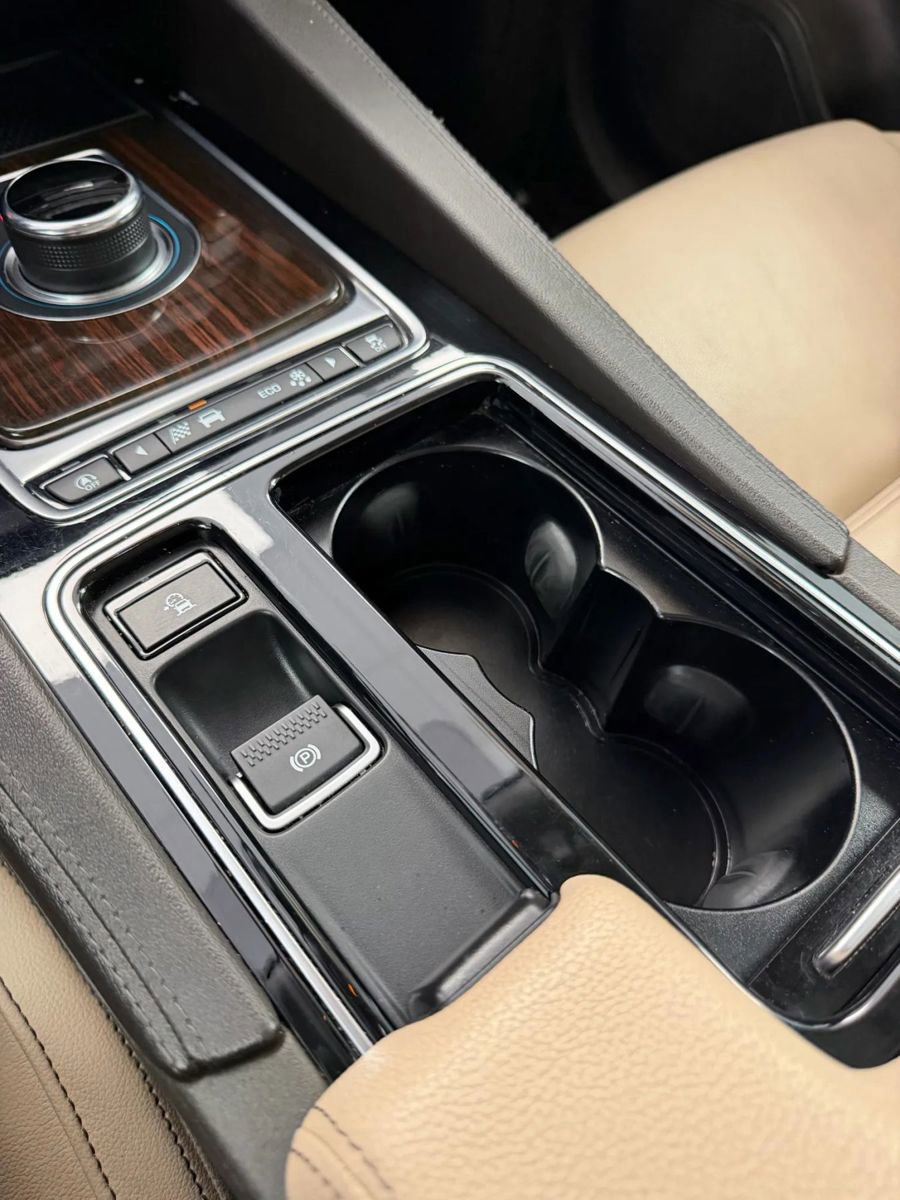 Used 2020 Jaguar F-PACE Prestige image 25