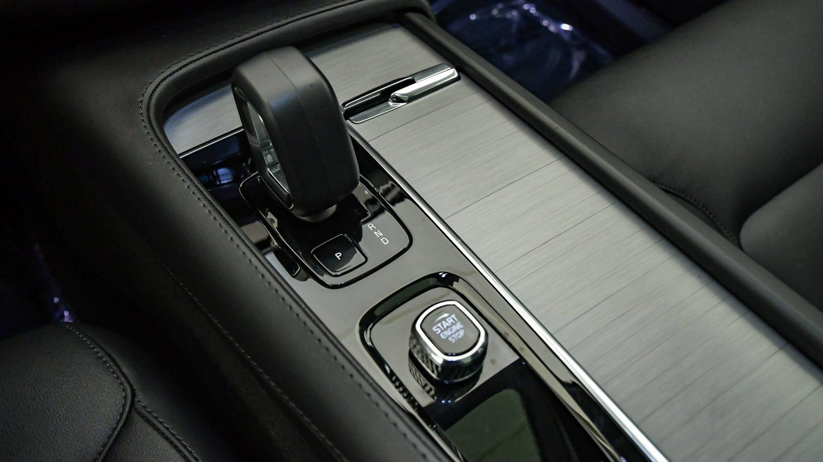 Certified 2025 Volvo XC90 B5 Core image 24